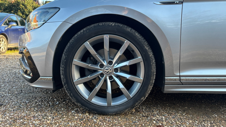 Volkswagen Passat 2.0 TDI EVO SCR R-Line 5dr DSG Diesel Estate